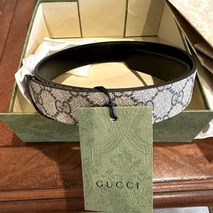 Authentic NWT original packaging Gucci W30 T.GG reversible belt
